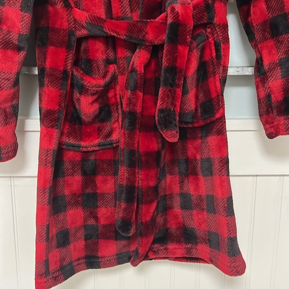 Red and black buffalo check plaid robe size 140 - Picture 3 of 6